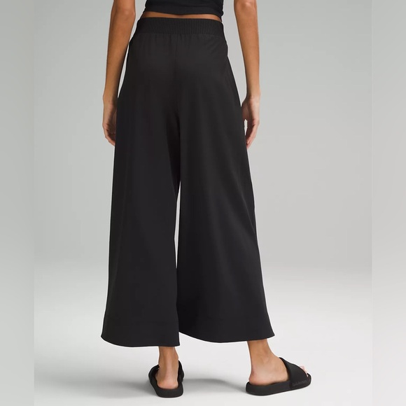 Lululemon Stretch Woven High-Rise Wide-Leg Cropped Pant - Picture 2 of 11